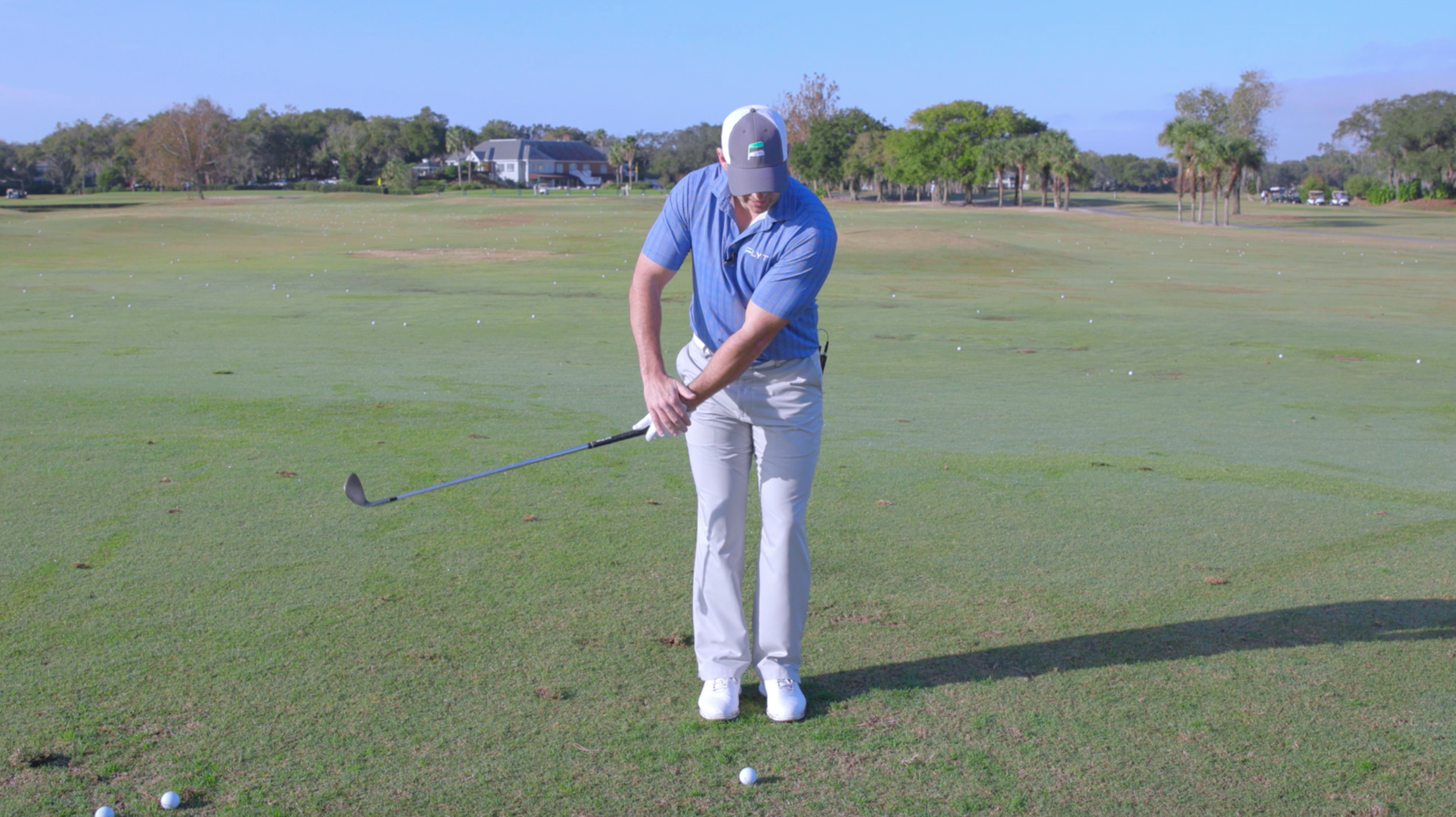 Grip Pressure When Chipping Into the Wind