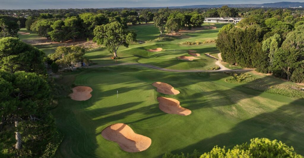 Kooyonga Golf Club is located just 15 minutes from downtown Adelaide and less than 10 minutes from the ocean.